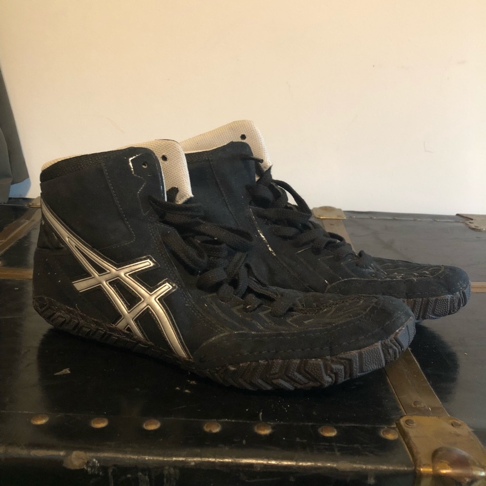 ASICS Aggressor shoes 10.5